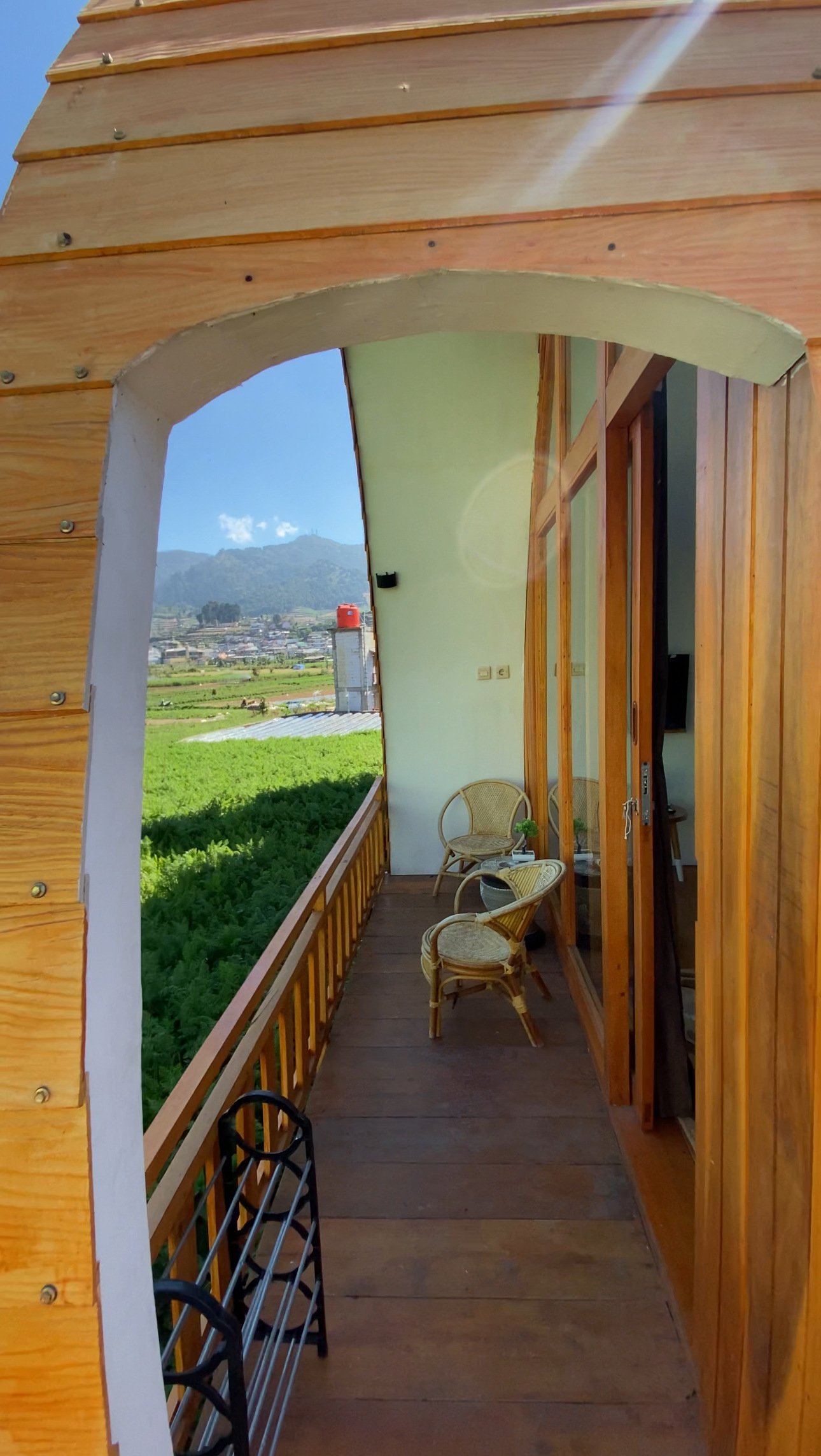 Glamping Salju di Dieng